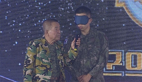 우정의 무대, 군복 너머로 피어난 진짜 청춘 이야기